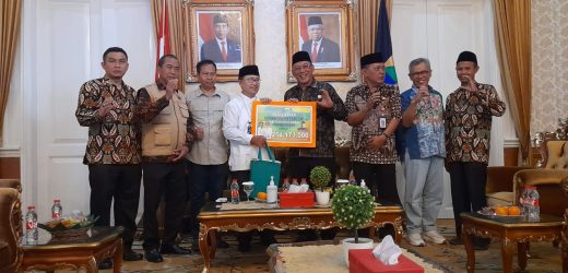 Walikota Cilegon Helldy Agustian Datangi Langsung Korban Gempa Cianjur Berikan Donasi Senilai Rp. 254 Juta