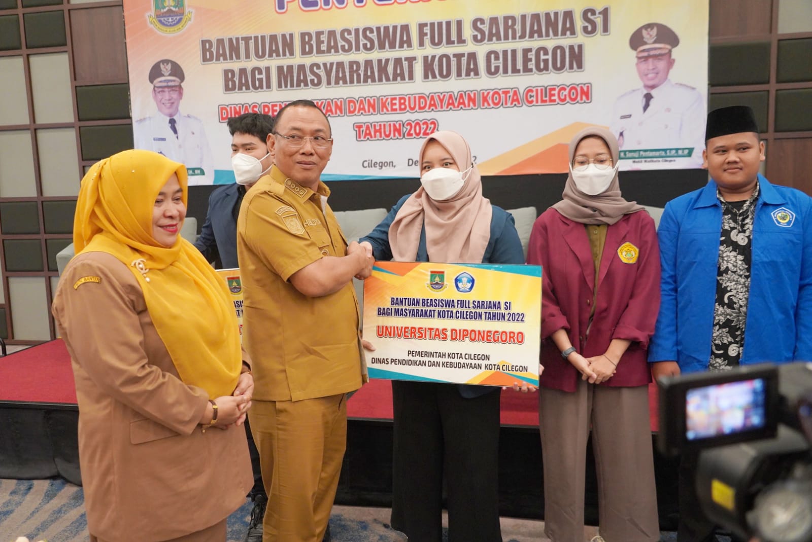 Dindikbud Cilegon Sangat Konsisten Memberikan Beasiswa Full Sarjana, Masyarakat Sangat Berterimakasih Bisa Melanjutkan Kuliah