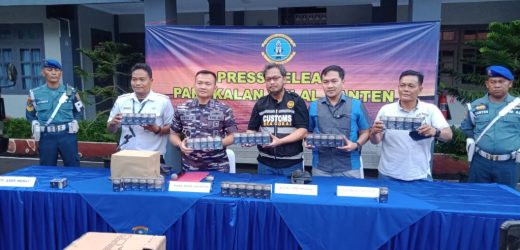 Komandan Lanal Banten Gagalkan Penyelundupan Roko Ilegal Sebanyak 2.640.000 Batang Rokok Berjenis Filter