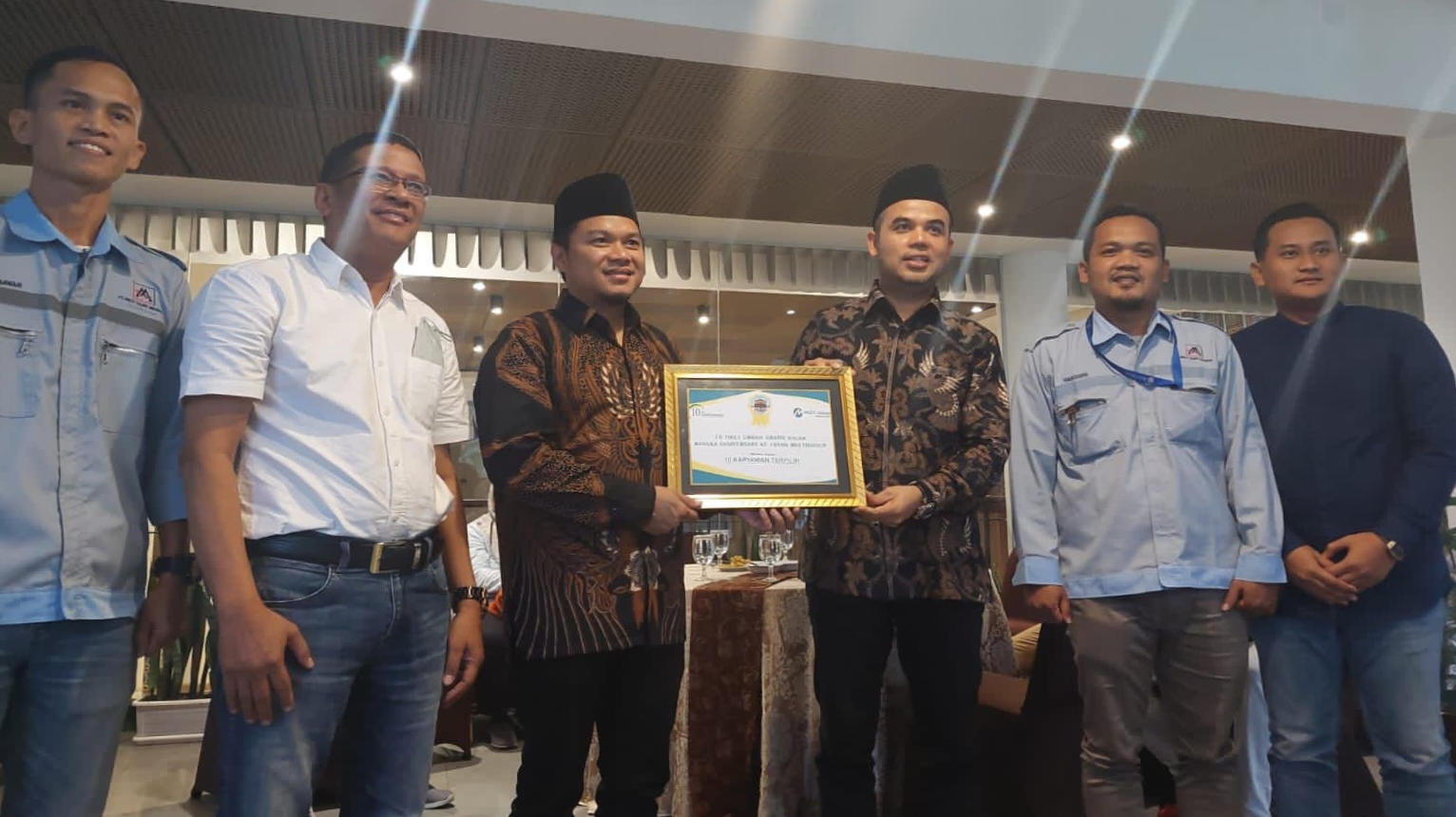 Di Hari Jadi Ke-10, Multi Group Holding Company Berangkatkan 10 Karyawan Terbaik Umroh Gratis