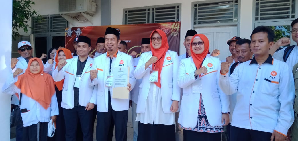 PKS Daftarkan Bacaleg DPRD Milenial Ke KPU Cilegon