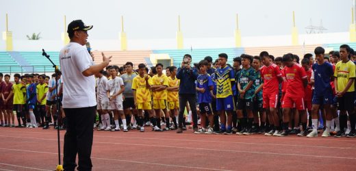 Buka Turnamen Sepak Bola Piala Wali Kota, Helldy : Junjung Tinggi Sportifitas