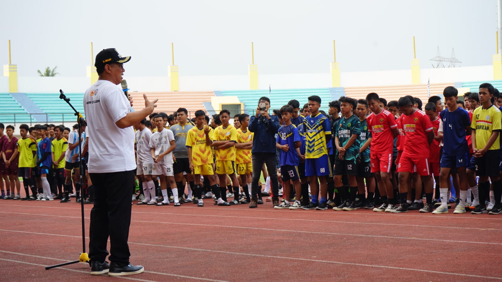 Buka Turnamen Sepak Bola Piala Wali Kota, Helldy : Junjung Tinggi Sportifitas