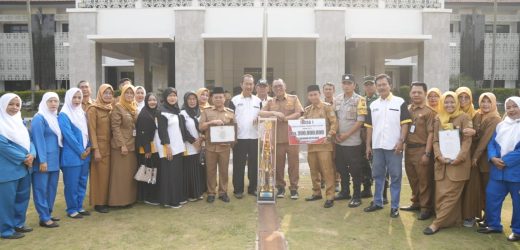 Jadi Kelurahan Terbaik, Ketileng Terima Penghargaan Dari Walikota Cilegon