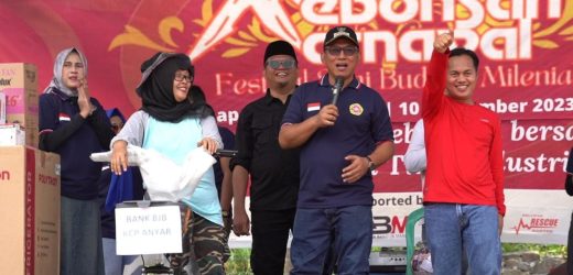 Ribuan Warga Antusias Ikut Karnaval Kebonsari, Helldy Berikan Apresiasi Keterlibatan Umkm