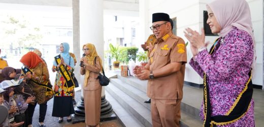 Anak-anak PAUD Kunjungan Ke Kantor Walikota, Helldy Merasa Senang