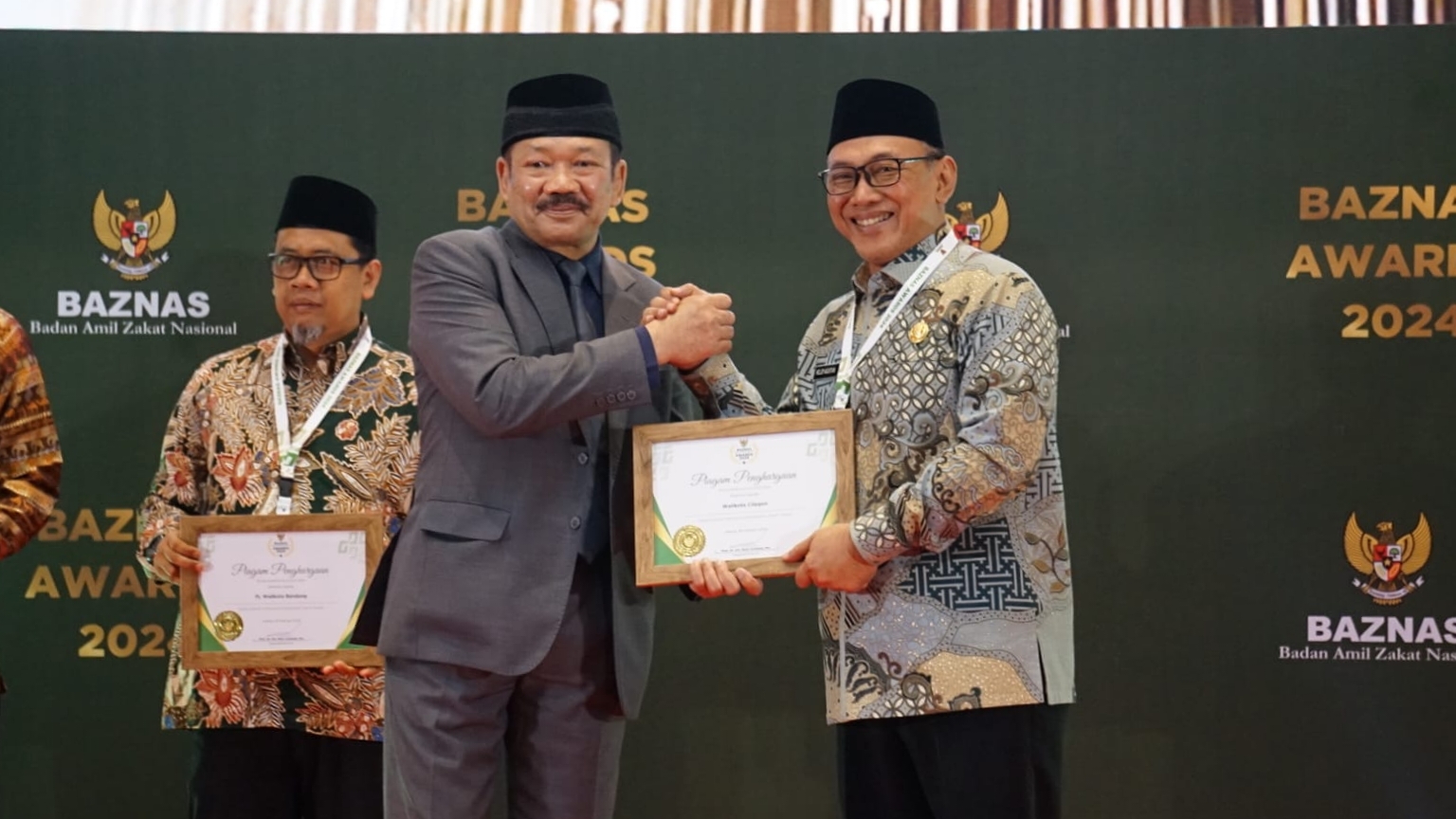 Pengelolaan Zakat Terbaik, Walikota Cilegon Raih Penghargaan BAZNAS Award 2024