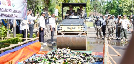 Jelang Ramadan, Pemkot Cilegon Musnahkan 1.347 Botol Miras