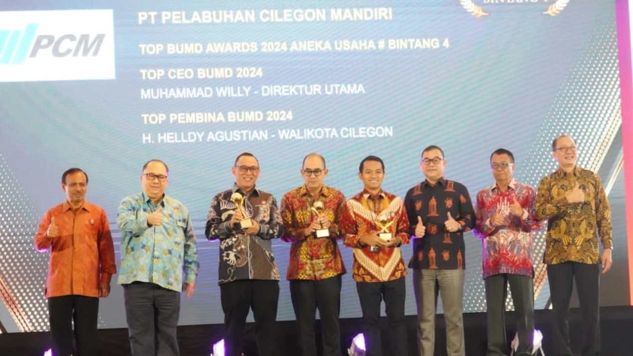 WaliKota Helldy dan Dua BUMD Kota Cilegon Sukses Raih Penghargaan Top BUMD Awards 2024