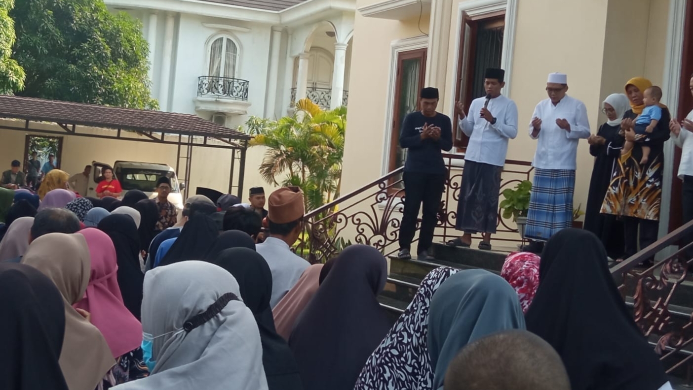 Berbagi Kebahagiaan di Bulan Ramadhan, Keluarga Besar Hj. Ratu Ati Marliati Salurkan 1000 Paket Sembako