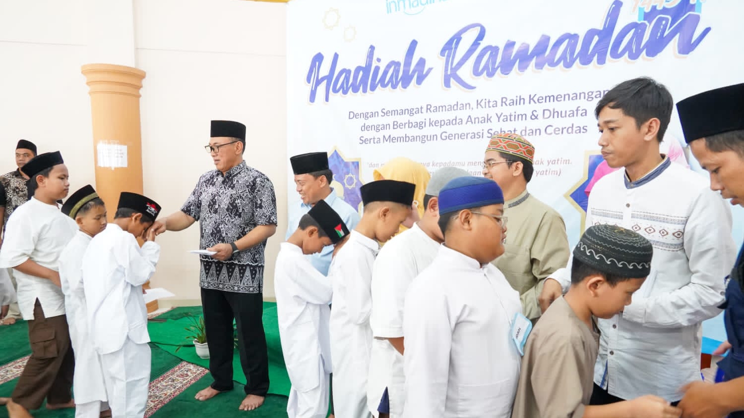 Hadiri Kegiatan Hadiah Ramadan, Walikota Helldy Berikan Pesan Positif untuk Anak Yatim