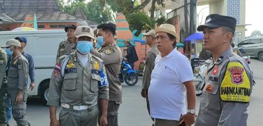 Ketum BMPP Deni Juweni Dampingi penertiban bangunan liar Di Wilayah Kelurahan Masigit