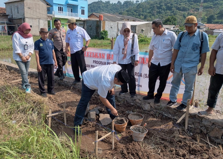 Camat Pulomerak Heoru Resmikan Launching Termin Pertama Di Kelurahan Mekarsari