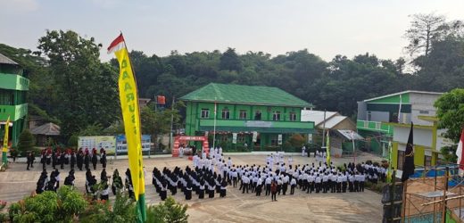 Pesan Kebangsaan Kombes Pol Ade Rahmat Idnal Bagi Santri Ponpes Darussalam Koposari Pada Upacara HUT RI Ke-79