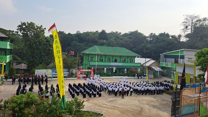 Pesan Kebangsaan Kombes Pol Ade Rahmat Idnal Bagi Santri Ponpes Darussalam Koposari Pada Upacara HUT RI Ke-79