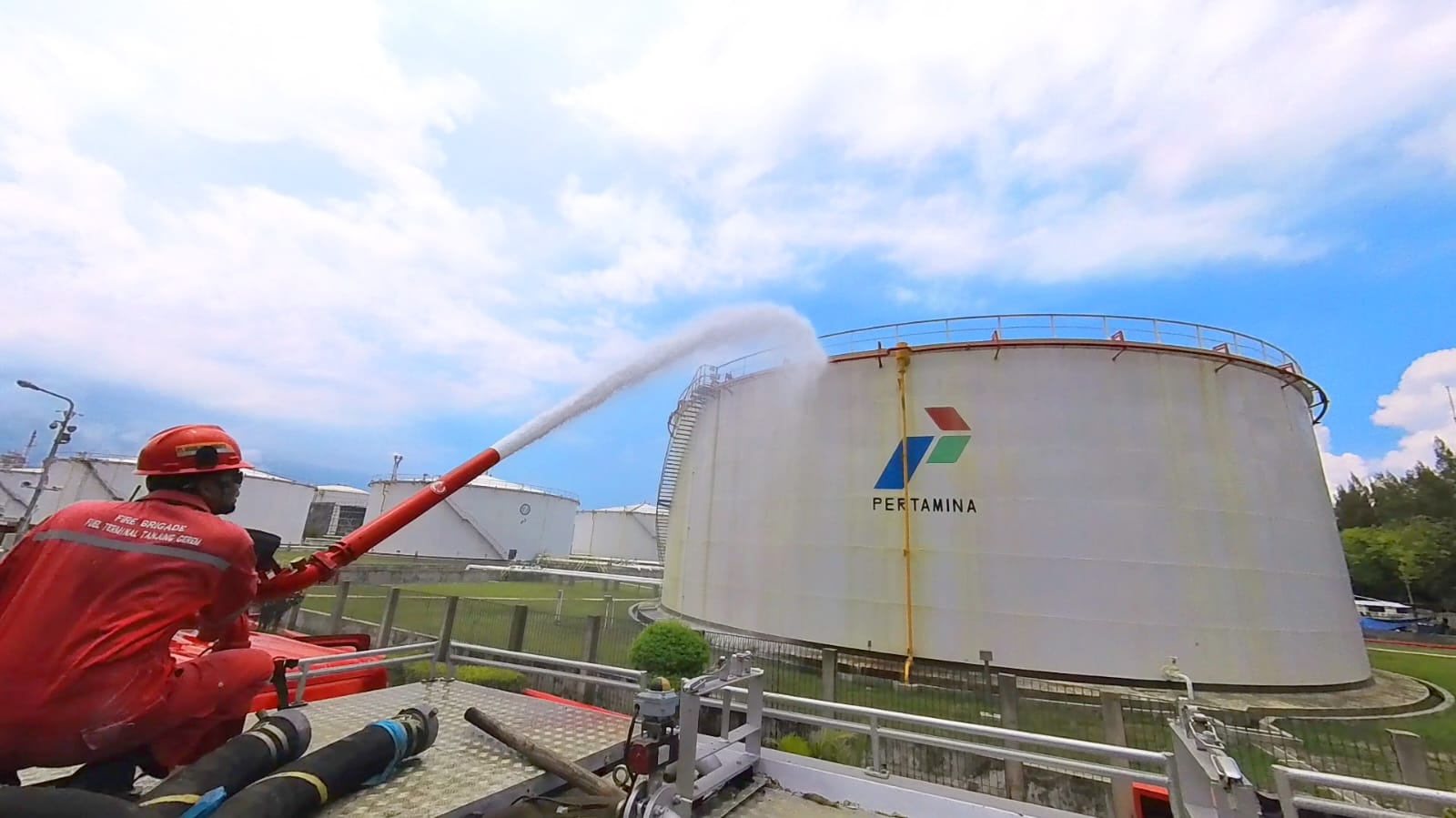 PT Pertamina FT Tanjung Gerem Hadirkan Fire Fusion : Solusi Inovatif untuk Optimalisasi Pemadaman Kebakaran Mobil Tangki