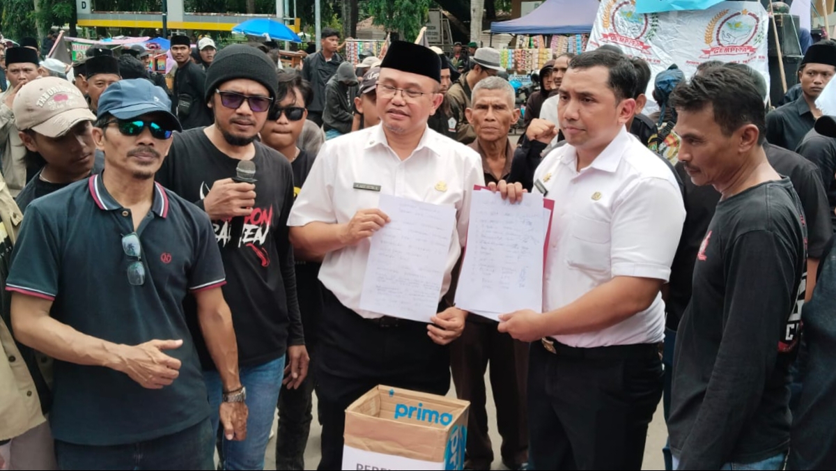 Temui Ratusan Pendemo, Plt. Asda I Tegaskan Seluruh Kewajiban Pemkot Cilegon Akan Dibayarkan di Tahun 2025