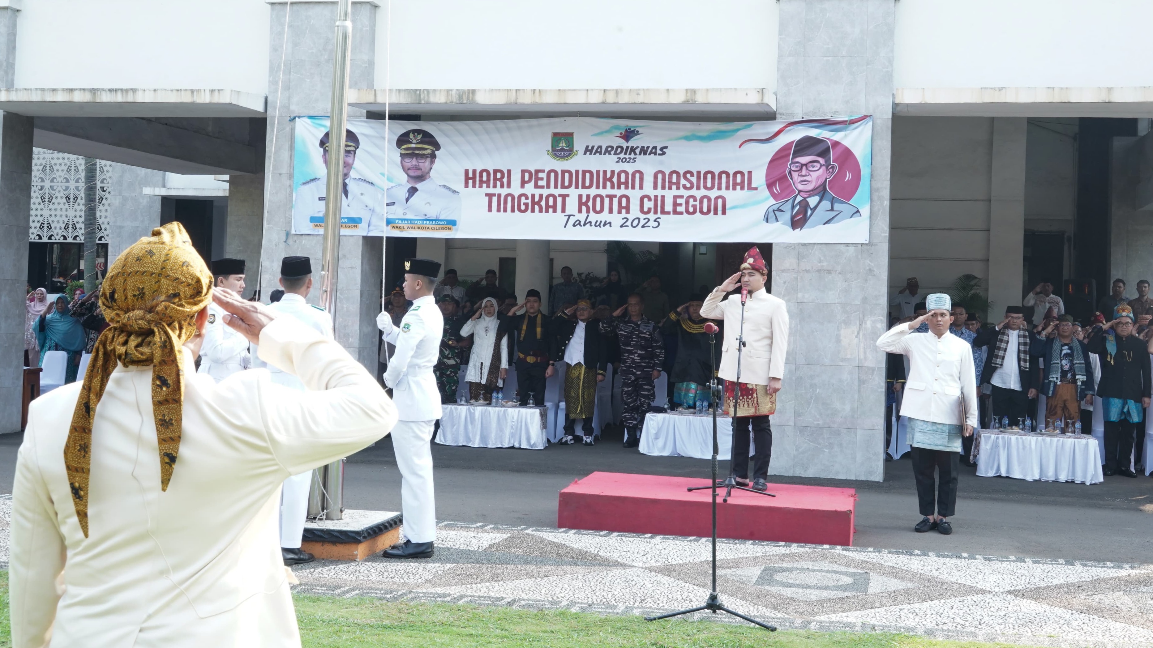Peringati Hardiknas 2025, Robinsar Ajak Kolaborasi Seluruh Elemen Masyarakat Untuk Mendukung Pendidikan