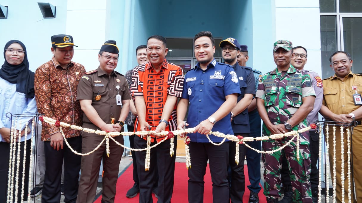 Walikota Robinsar Resmikan Tiga Dapur MBG di Cilegon