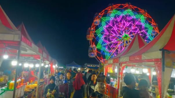 Meriahkan HUT RI Ke-80, CEW Gelar Pasar Malam di Metro Cilegon