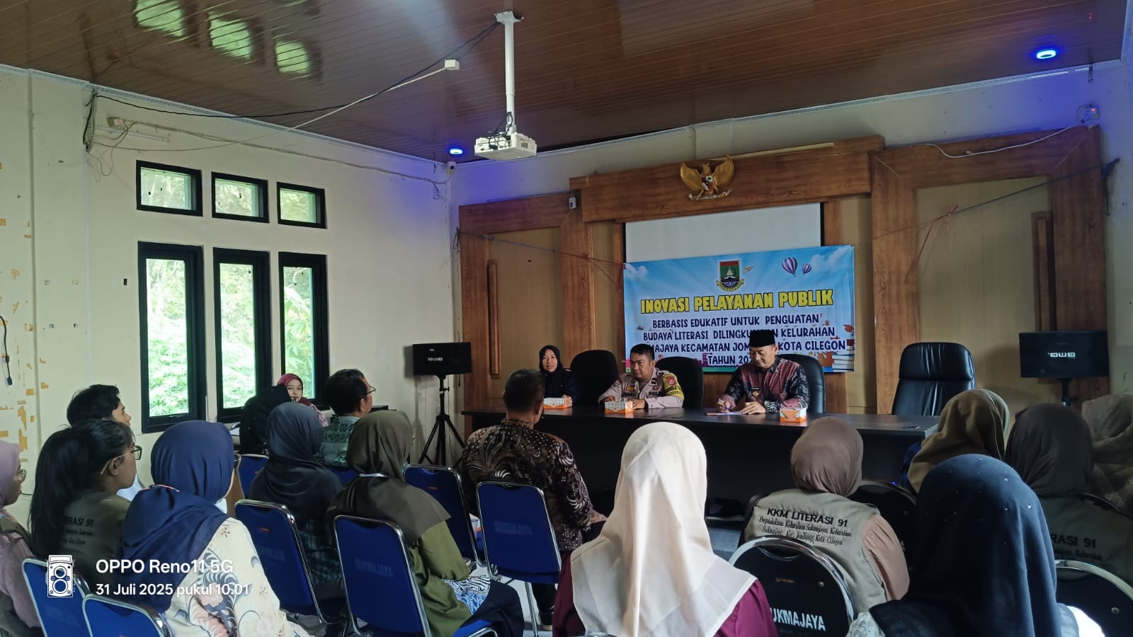 Lurah Sukmajaya Apresiasi Inovasi Pojok Literasi Sukmajaya (PLIS)