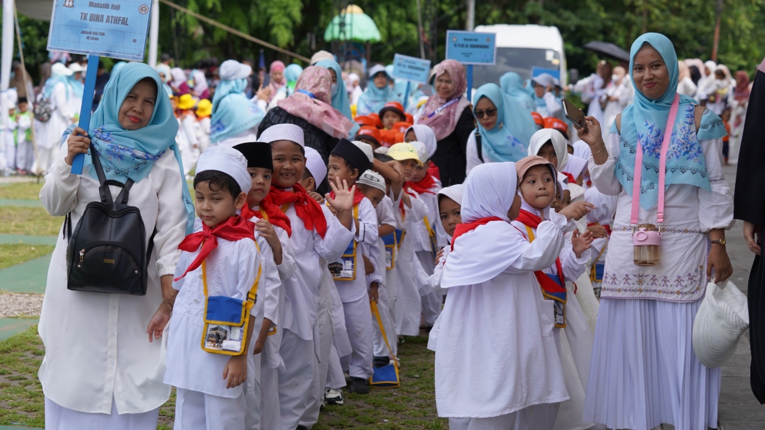 Ribuan Murid TK Antusias Ikuti Manasik Haji di Alun-Alun Kota Cilegon