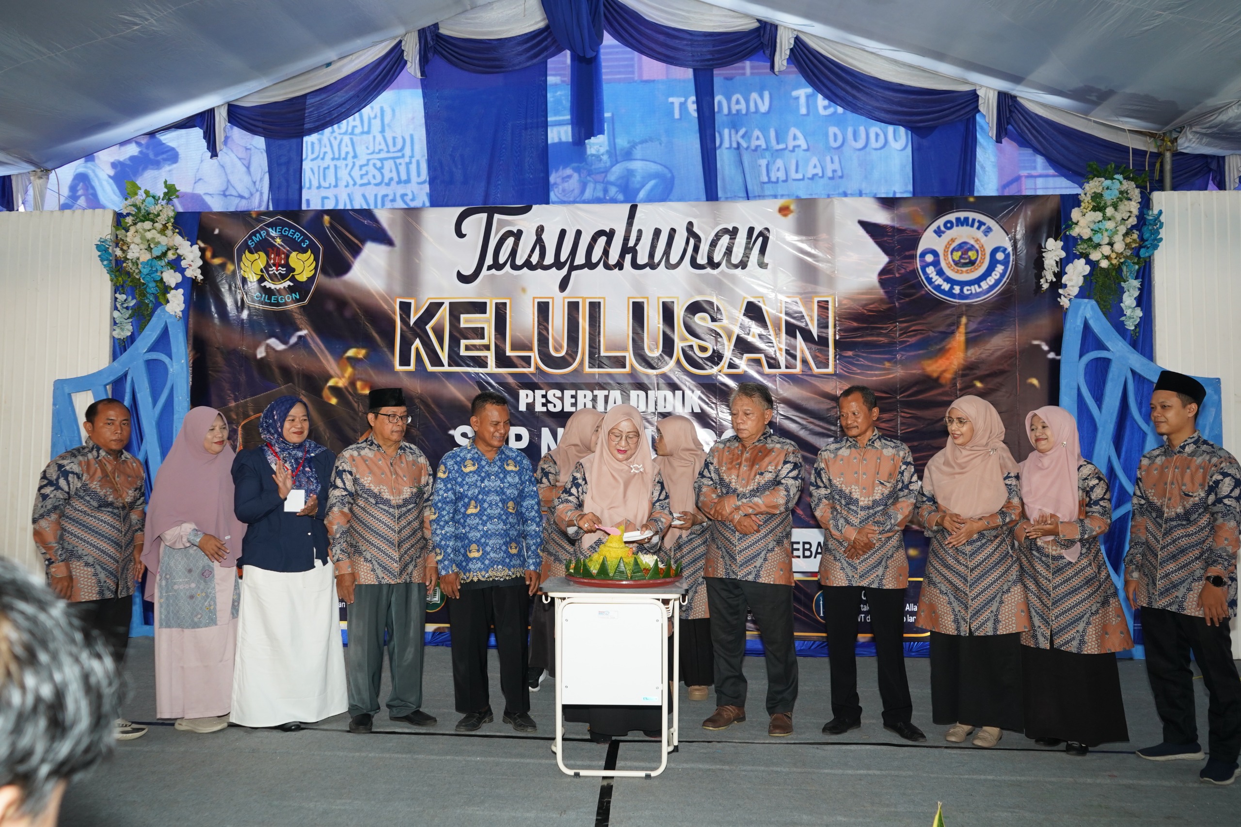 Sujud Syukur Pecah Haru di Perpisahan SMPN 3 Cilegon, 341 Siswa Resmi Lulus 100%
