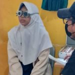 Baznas Cilegon Salurkan 500 Kacamata Gratis, Ratusan Siswa SMPN 6 Antusias Jalani Cek Mata