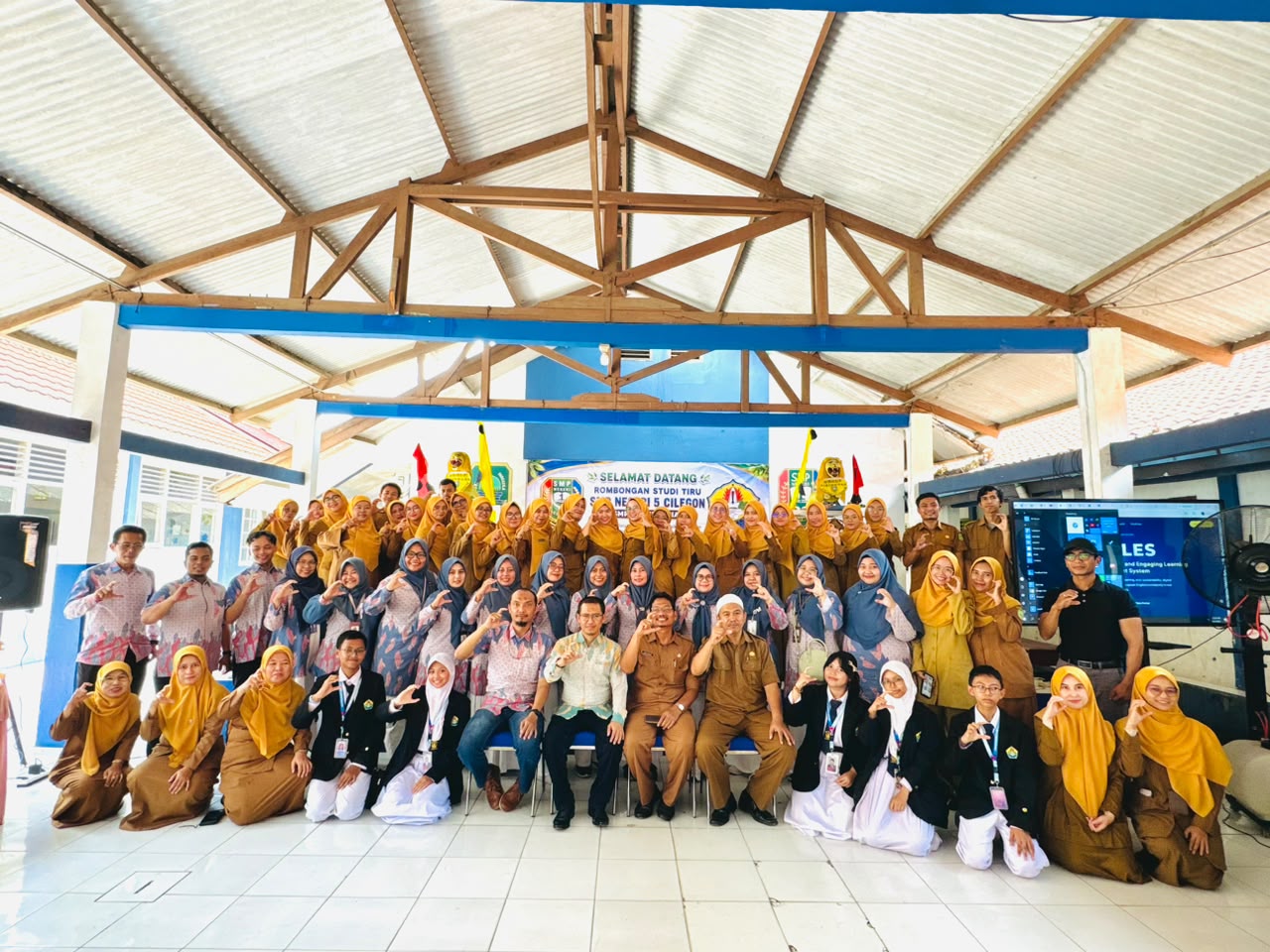 SMPN 5 Cilegon Study Tiru ke SMPN 1 Ciasem, Belajar Digitalisasi dan Penguatan Karakter